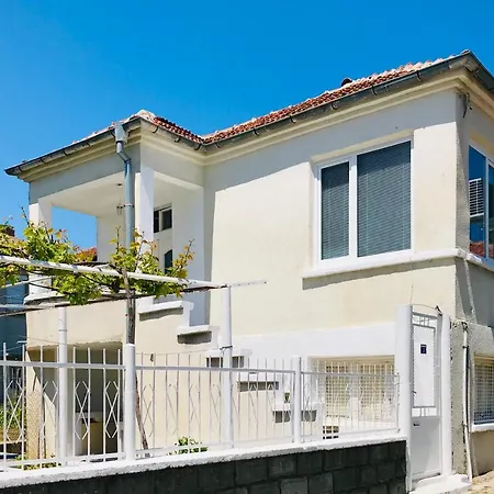 къща наде Holiday home Tsarevo